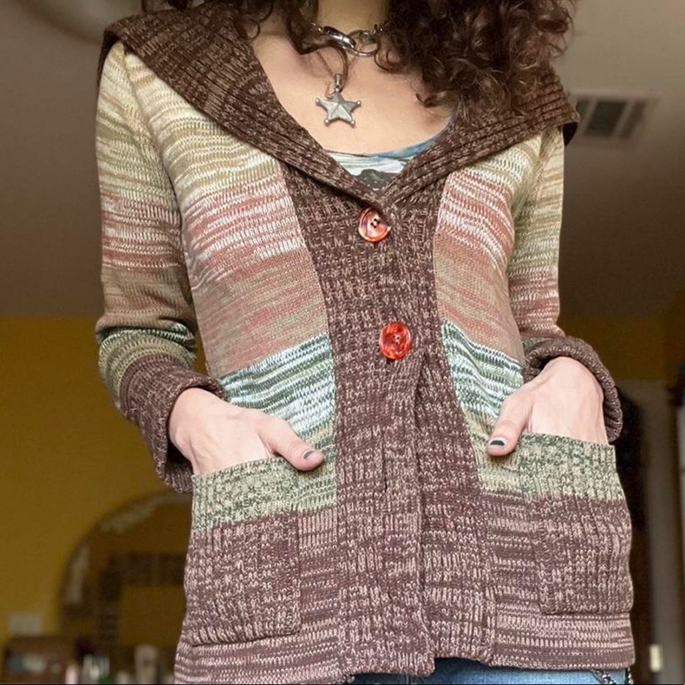 Multicolored knit cardigan
Very early 2000 Ugg’s and flairs type of top